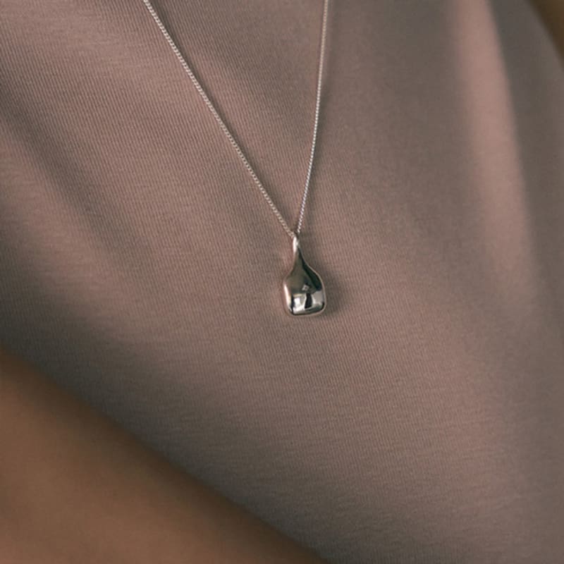 

NEBR square bud Silver