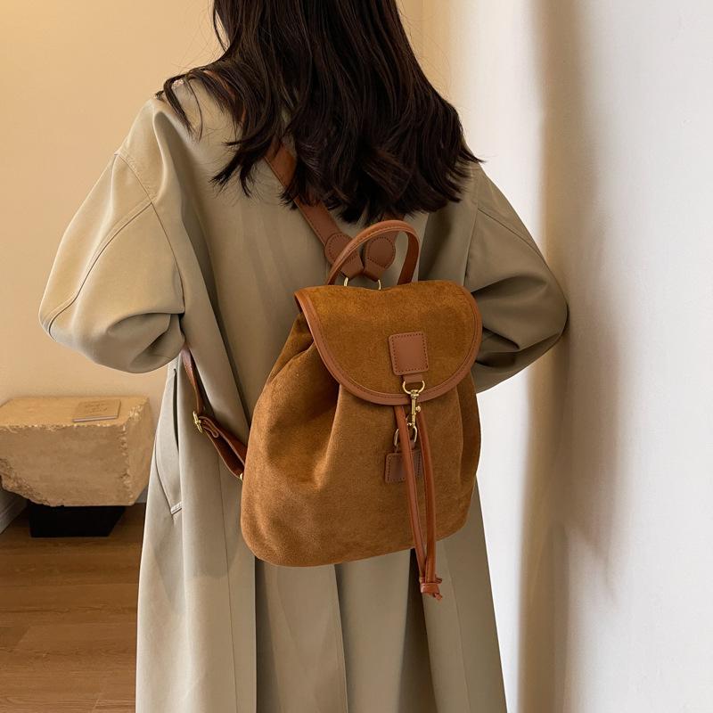 Large capacity bag 2025 new casual versatile backpack women's portable bucket bag matte retro going out backpack