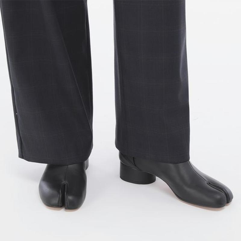 Damenmode Tabi Schuhe Echtes Leder Stiefeletten Klobige Absätze Niedrige Absätze Damenstiefel Luxusdesign Mode Zehenschuh