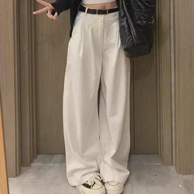 Witte wijde pijpen high-waist jeans voor dames - Herfst/Winter 2023, Losse pasvorm, Vloerlengte, en afslankende gedrapeerde stijl.