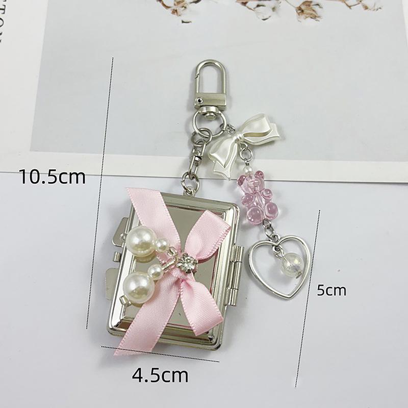 Perlen Schleife Metall Schlüsselanhänger mit herzförmigem Spiegel Y2K Stil Taschen Schlüsselanhänger Süß Cool Trendig Kopfhörer Kamera Anhänger