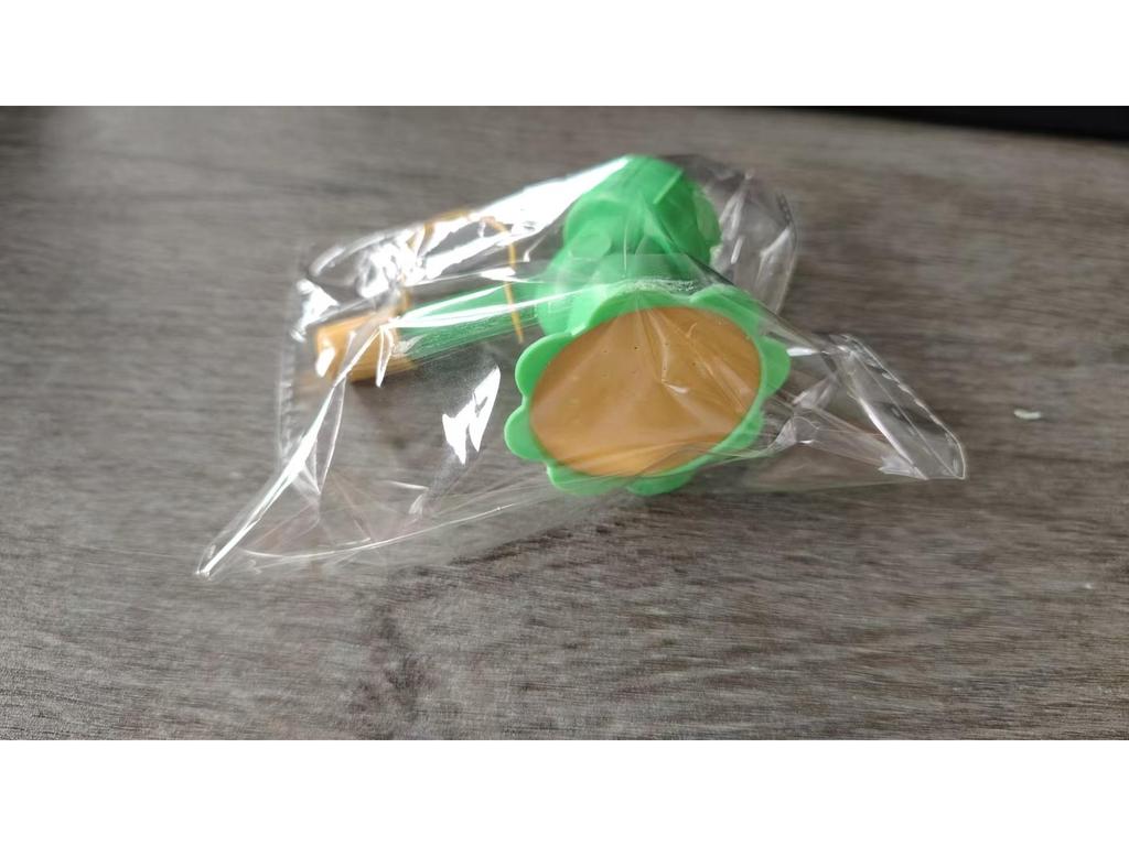 Sunflower Double-Head Watering Bottle: Small Potted Plant Sprinkler with Long Spout for Household Use.