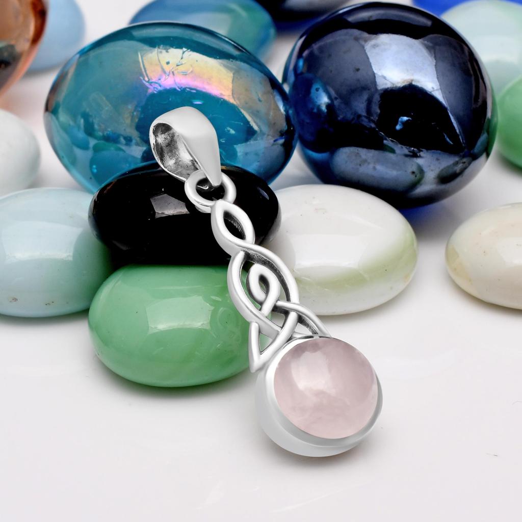 Naturlig Rosenkvarts 10mm Rund Ädelsten Keltisk Knut Triquetra Hänge 925 Sterlingsilver Hänge För Kvinnor & Flickor