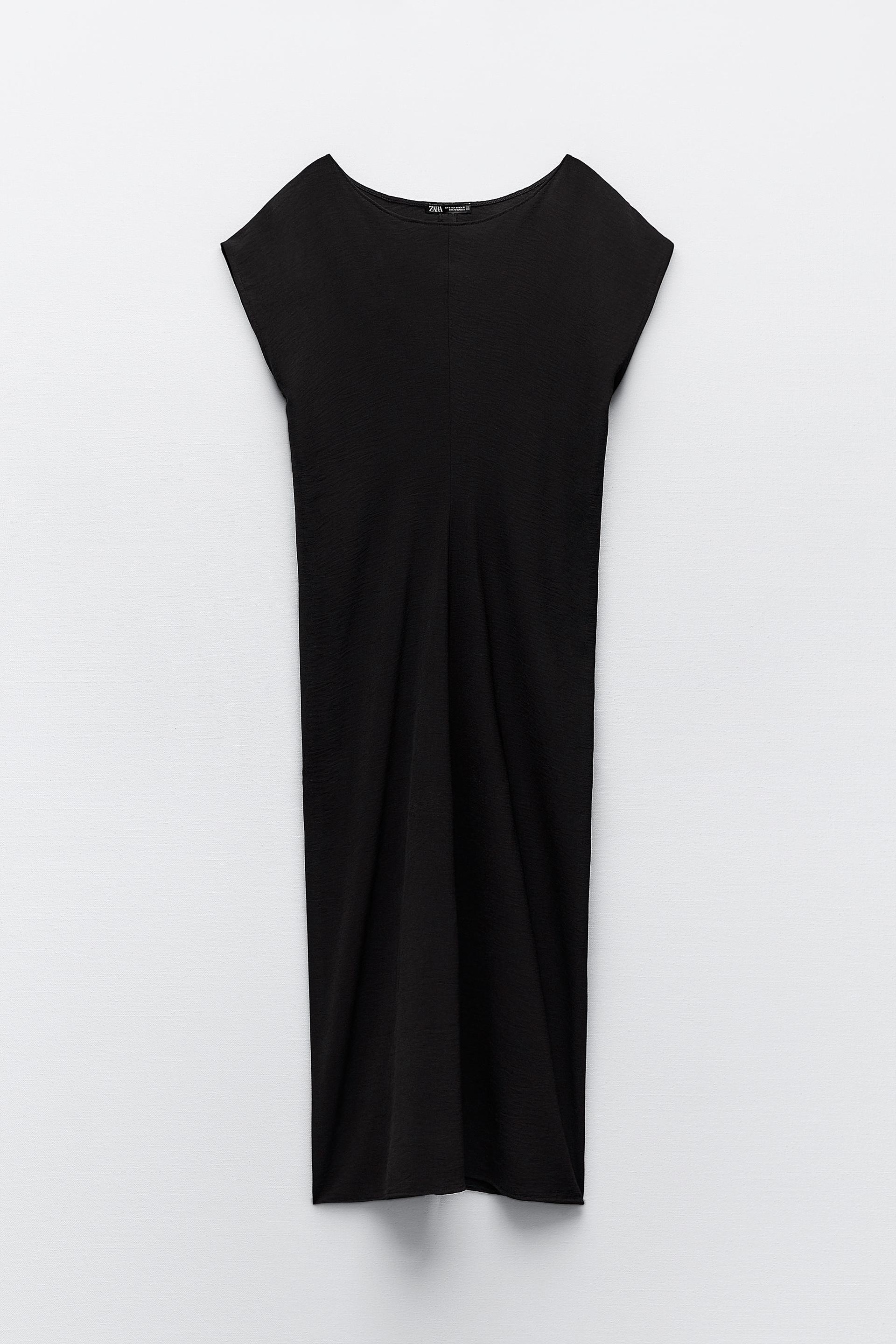 

MINIMALIST FLOWING DRESS