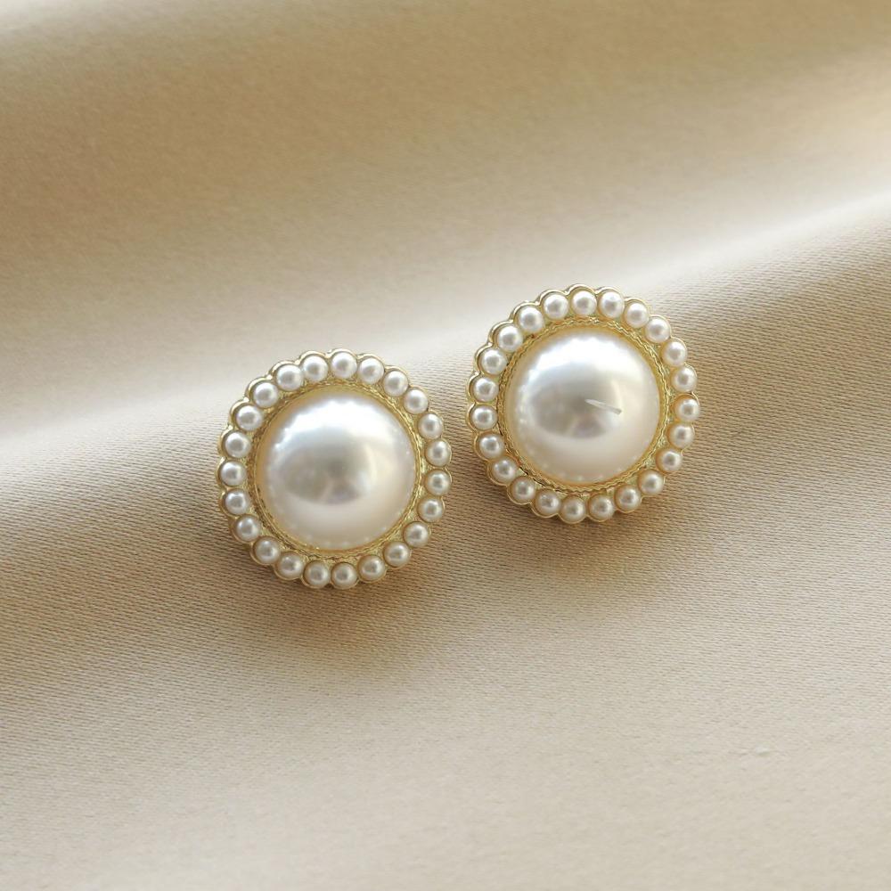 Versatile Earrings Femininity Pearl Stud Earrings Silver Needle Niche Design High-end Earrings