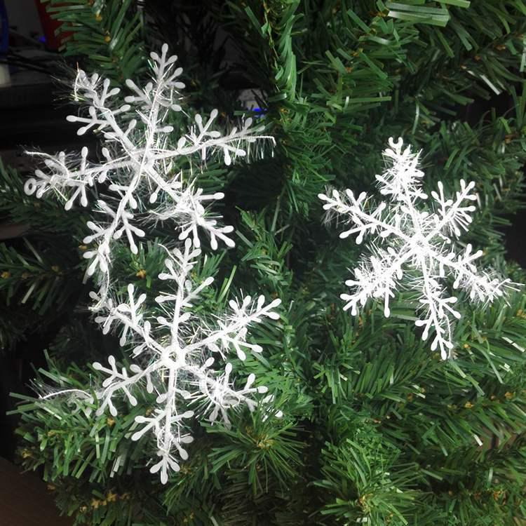 Festive Chenille Wire-Wrapped Snowflake Ornaments for Christmas Tree Decoration