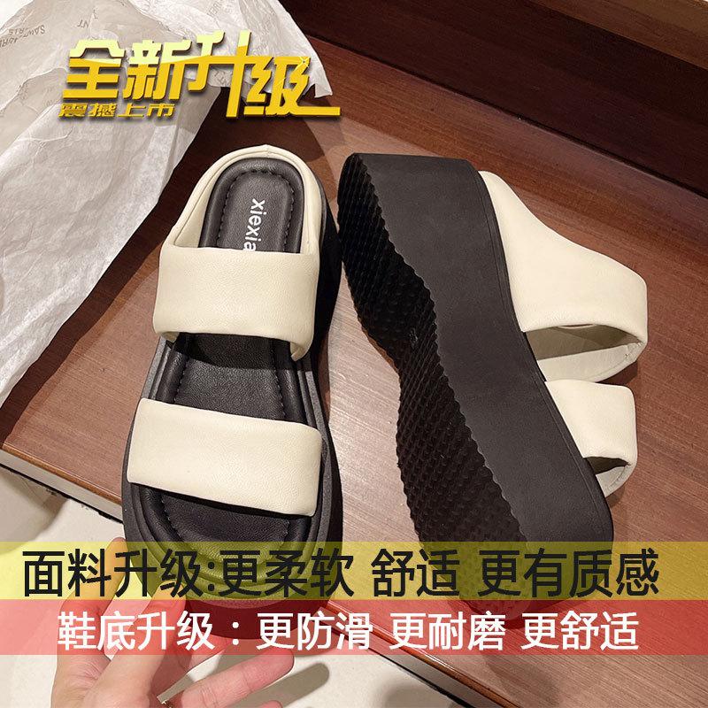 

Muffin platform slippers for women to wear in the summer of 2025, new models for small people to increase their height, silver sandals, beach slips 35