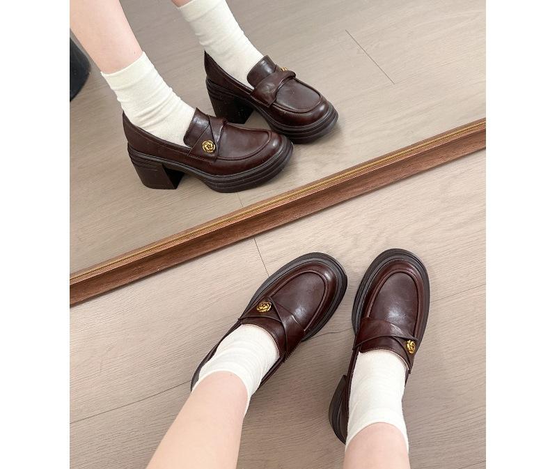 

Натуральная кожа~ Лоферы на платформе с камелиями от Дяди Чжоу 2025 новая британская модель на толстом каблуке маленькие кожаные туфли Мэри Джейн одинарные туфли 39