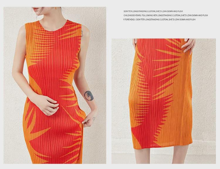 Japanese-Style Sleeveless Pleated Dress - Women's Medium-Length Slim Fit.