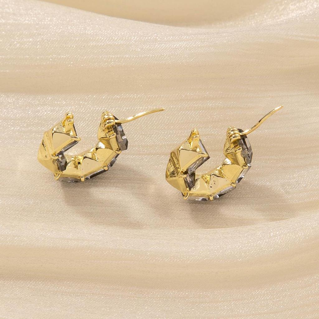 Korean Retro Square Crystal Ear Cuffs: 2024 Trendy High-End Luxury Earrings for Women