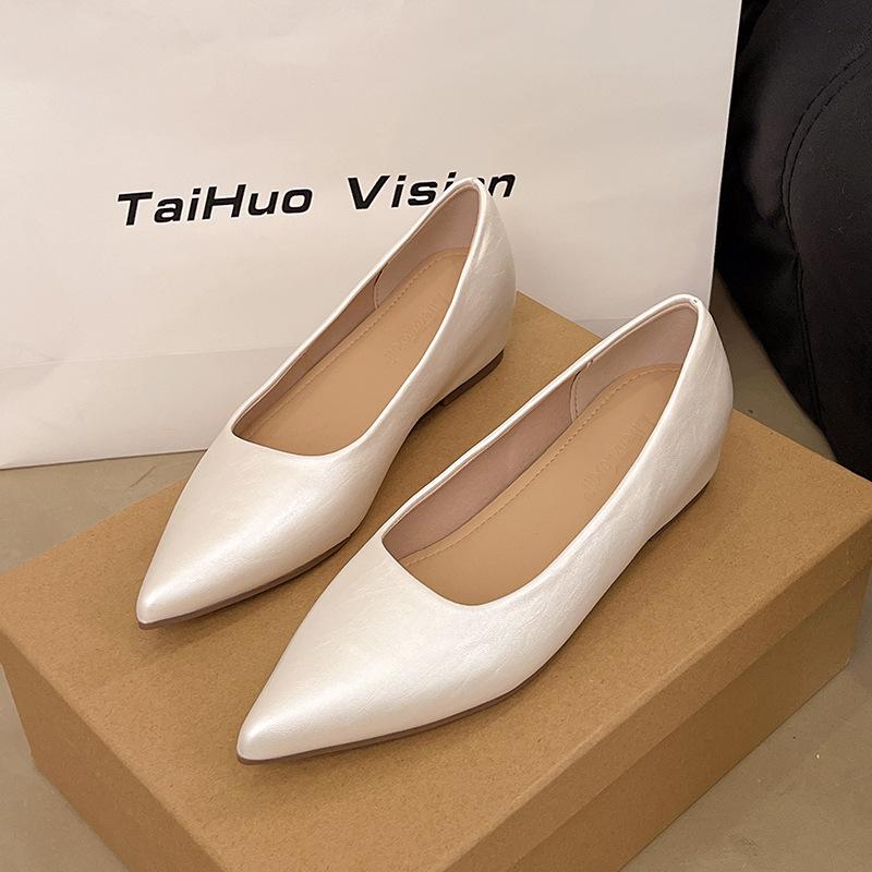 

French nude inner height increase pointed flat shoes women s summer 2025 new light mouth shoes versatile commuter shoes 35 бежевый