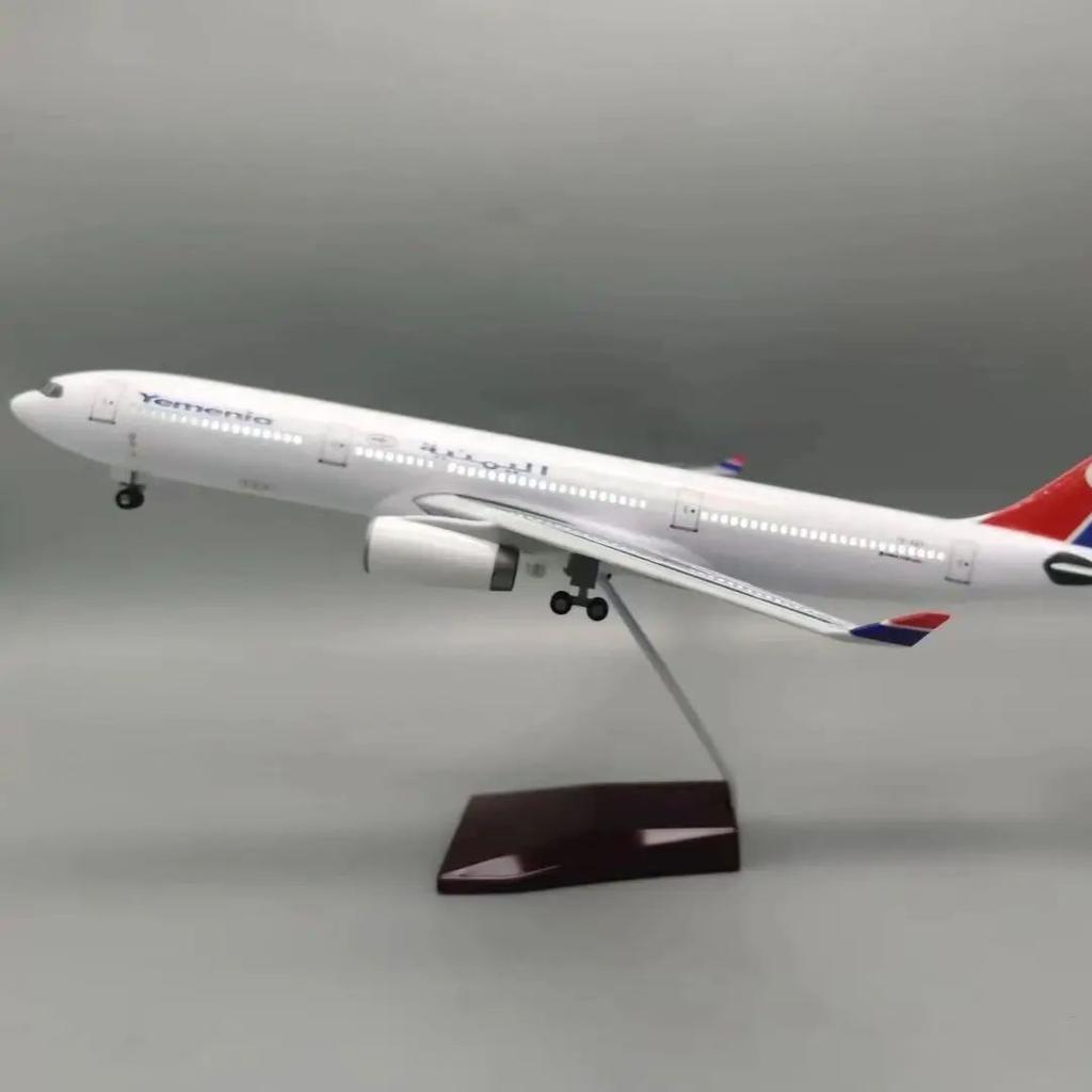 Scale 1:135 47cm Airbus A330 Yemenia Airline Simulation Passenger Aircraft Model With Wheels And Lights Room Aviation Ornament