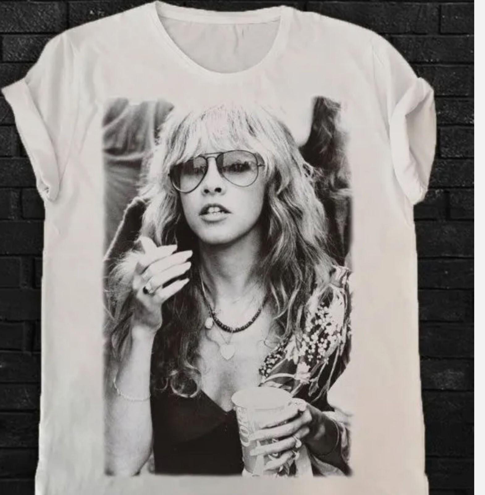 

26 Stevie Nicks Smoking Vintage T-Shirt Gift Shirt Unisex T-Shirt XXXL