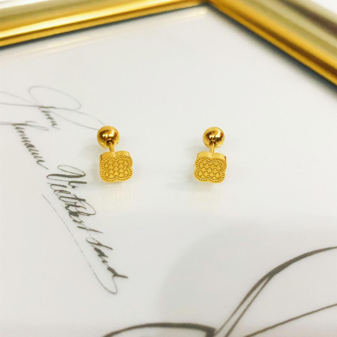 

Универсальные классические серьги-гвоздики из титановой стали с четырьмя листочками клевера золотой