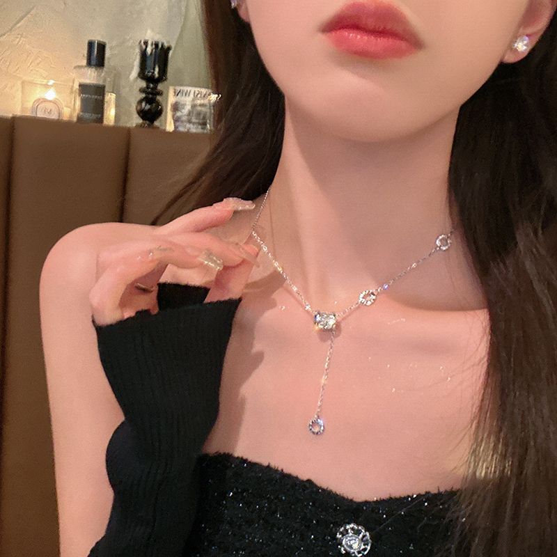 2024 New Small Waist Fringed Necklace Women's Collarbone Chain Temperament Sweater Chain Niche High-end Versatile Accessories