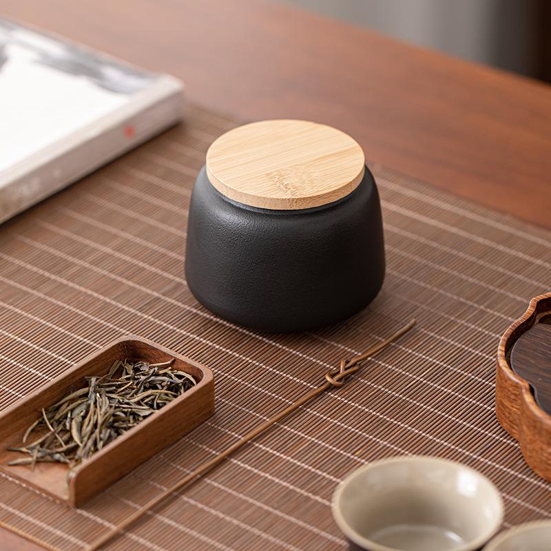 Black pottery tea can sealed storage tea can Pu'er black tea storage tank moisture-proof portable coarse pottery small tea can engraving