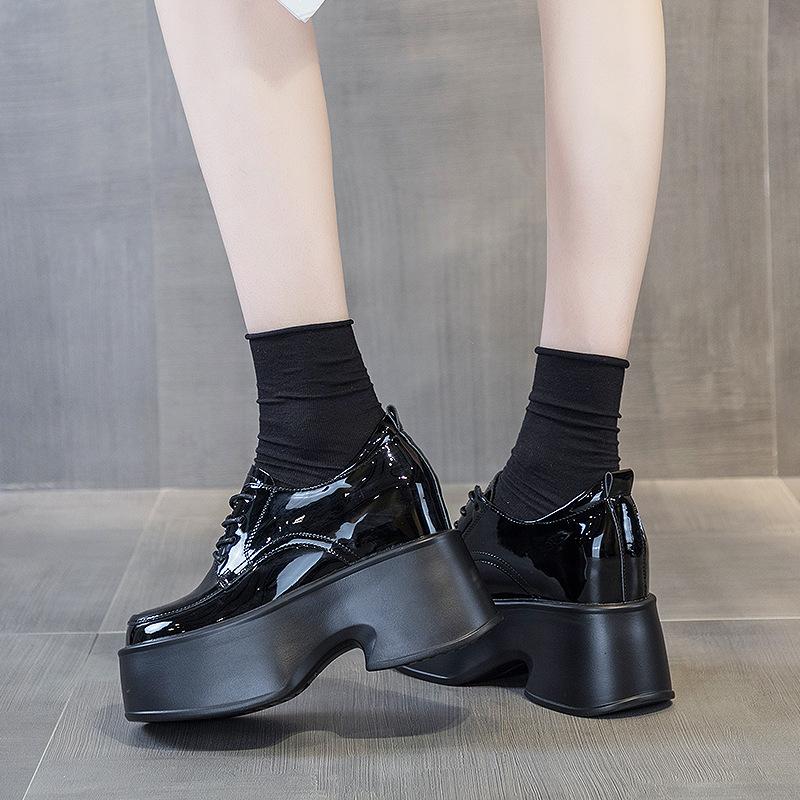 

Лакированная кожа, маленькие кожаные туфли, женские, весна 2025, новые, на толстой подошве, на высокой платформе, в британском стиле, на шнуровке, одинарные туфли, лоферы на толстом каблуке 39