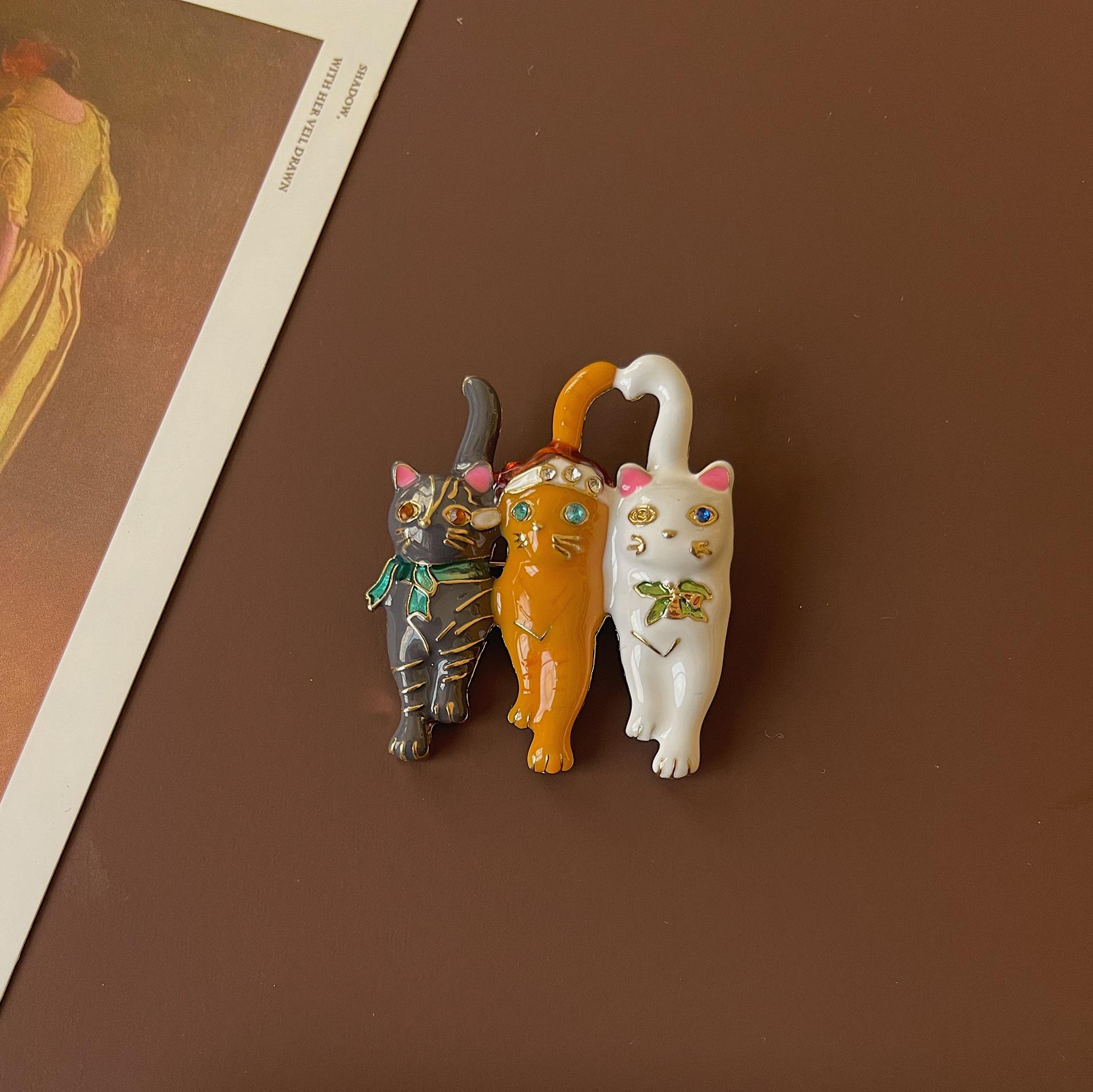 

Винтажная брошь-булавка в стиле барокко с эмалью в виде цветка и бабочки No Size