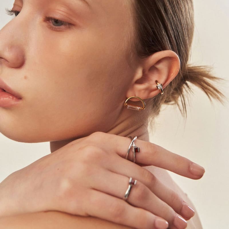 Vingt Six Avril 3-r9 Clear Point Square Simple Ring