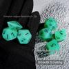 Conjunto de Dados Poliedros de Cristal Proteico Verde de 7 Peças Dungeons & Dragons