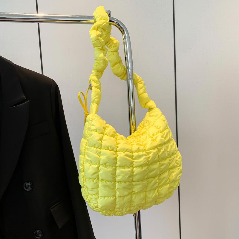 2025 neue koreanische gefaltete Wolken-Tasche Damen-Umhänge-Messenger-Tasche Mode Daunenbaumwollkleidung Achselhöhlen-Knödel-Tasche