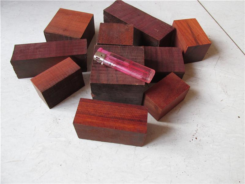 Ausverkauf Buddha-Perlen: Schnitzabfälle aus Palisander und Lila Sandelholz für die Handheld-Praxis