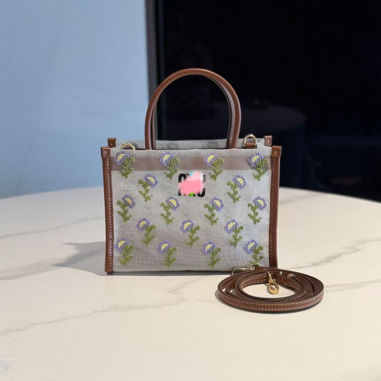 PVC transparent daisy floral tote bag girl heart jelly bag Christmas transparent cute figure gift bag