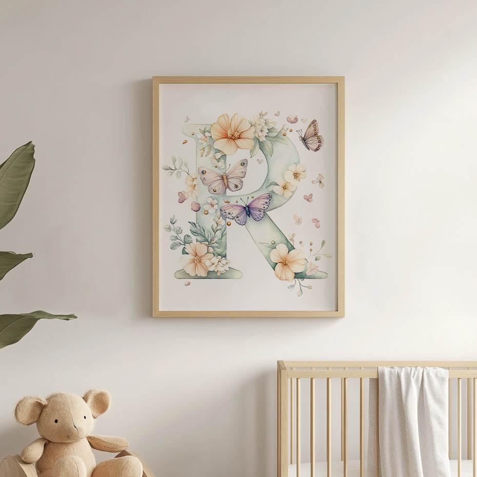 Plakat Literka "R" W Kwiatach I Motylach Plakat Literka "R" W Kwiatach I Motylach, 30X40 Cm, Bez Ramy, Płótno Premium Na Blejtramie
