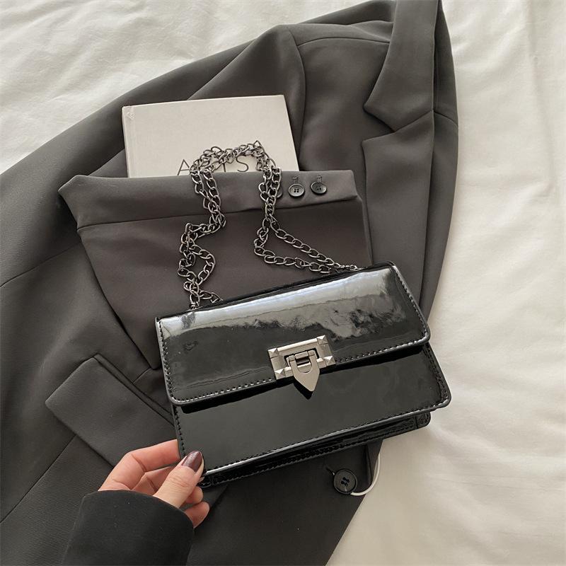 This year's popular solid color versatile messenger bag women's 2025 new bag fashion chain shoulder small square bag