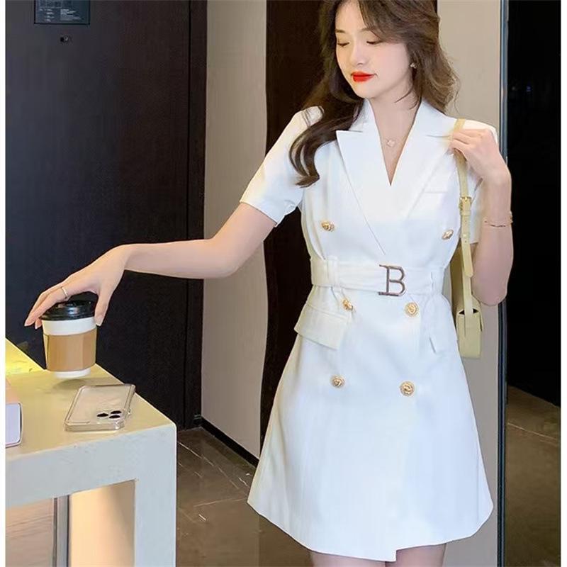 2026 Autumn Retro British & French Inspired Slimming Waist-Cinch Suit Dress for Women