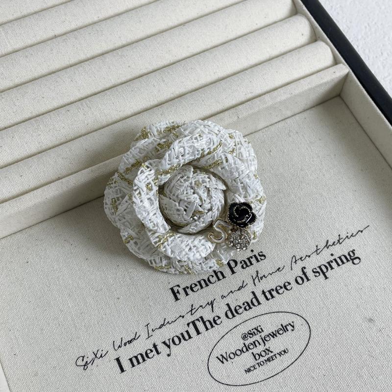 Korean Fabric Camellia Brooches For Women Fashion Handmade Flower Lapel Pins Elegant Clothing Jewelry Accessories Corsage