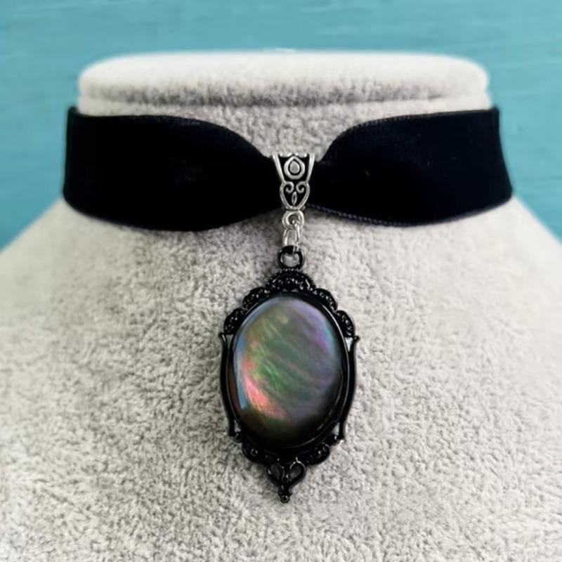 Gothic Vintage Oval Pendant Velvet Necklace Ladies Vampire Relief Witch Zircon Accessories Victoria Choker
