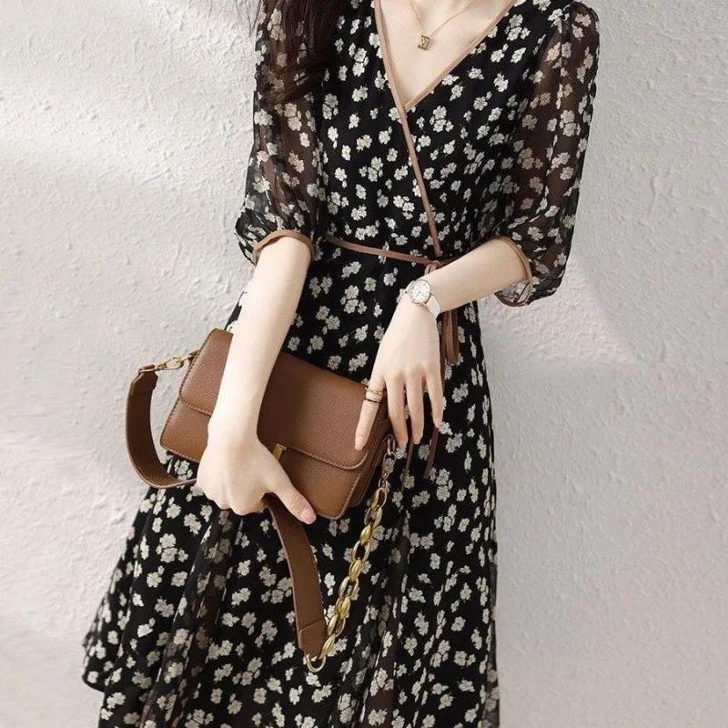 Elegant Floral Dress Summer Style V-Neck Design Age-Reducing Fashionable Belly Covering Spliced Skirt Versatile Dress