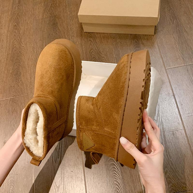 Grubopodeszwowe buty śniegowe typu bread dla kobiet 2025 nowe zimowe ocieplane i wyściełane futrem zintegrowane krótkie buty Północnowschodnie duże buty bawełniane