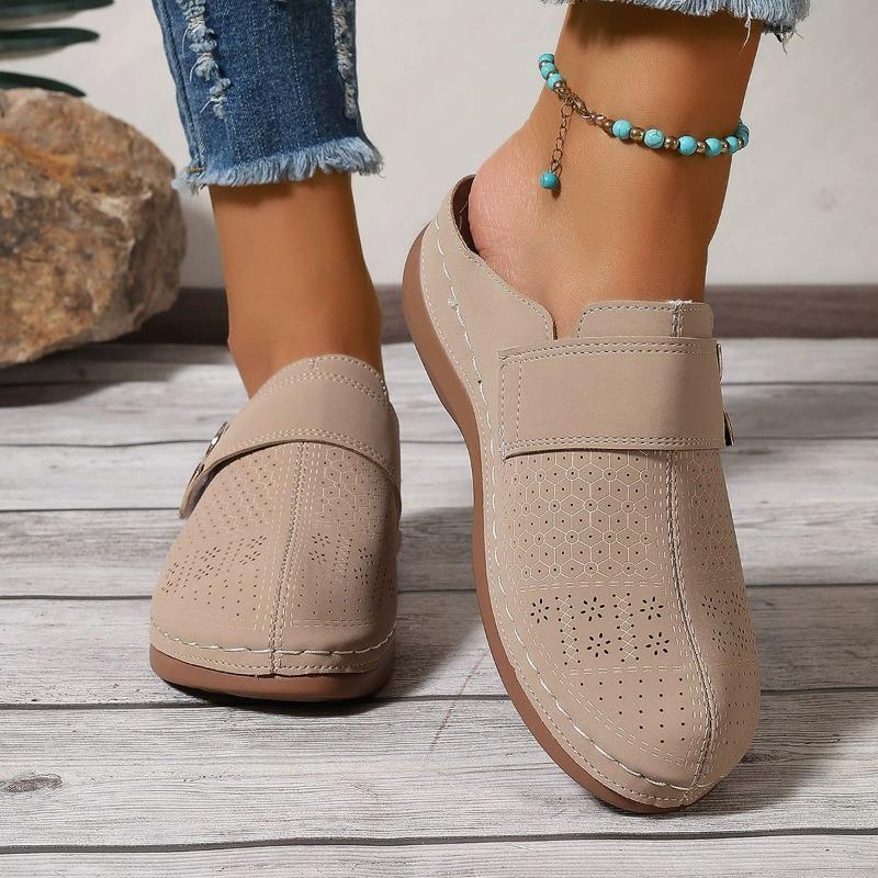 Women's Plus Size Summer Slippers Euro-American Closed-Toe Metal Hollow-Out Shoes