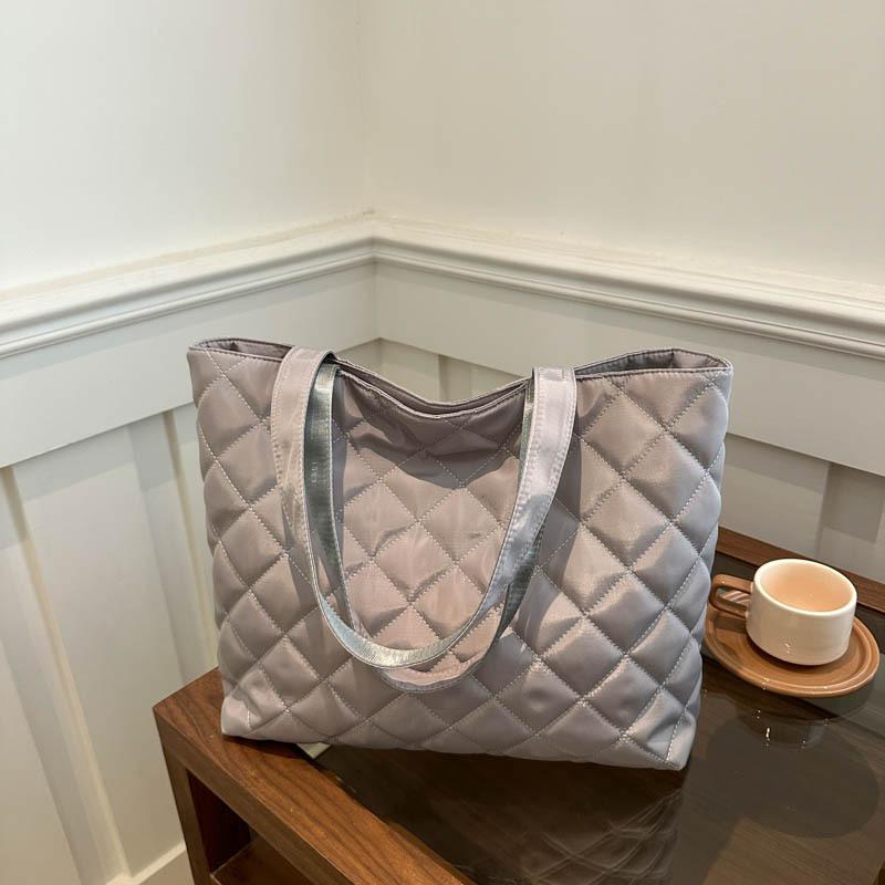 Bag Women's Bag 2025 New Versatile Rhombus Shoulder Tote Bag Large Capacity Casual Simple Underarm Bag