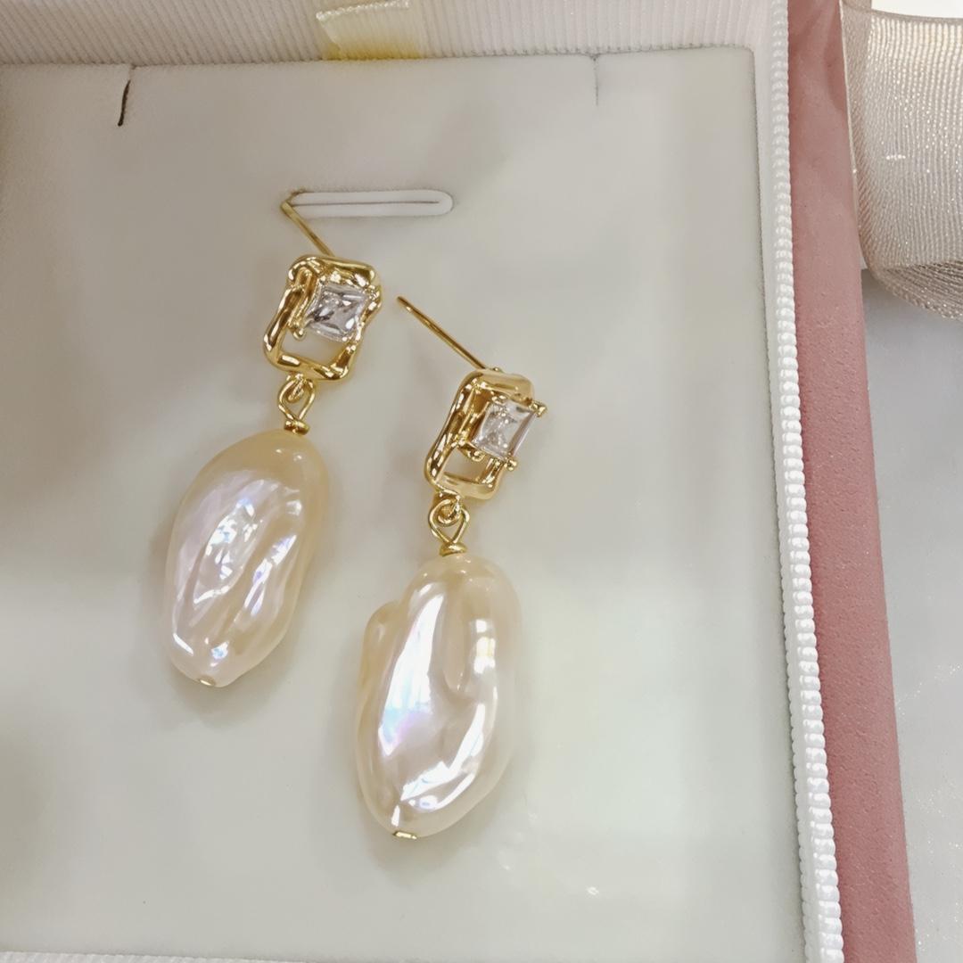 22646 Women's Light/Gold/Silver Natural Keshi Champagne Pearl Shaped Big Baroque Earrings Stud Earrings Minimalist Zircon Needle Earrings