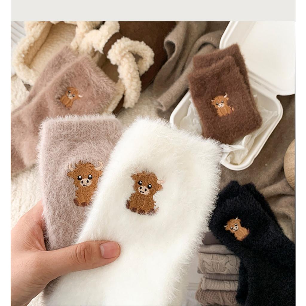 10-1 pairs Autumn and Winter Coffee Colored Cartoon Cow Embroidery Women's Socks with Thick Velvet and Warm Socks for Home Flooring, Mid Tube Socks