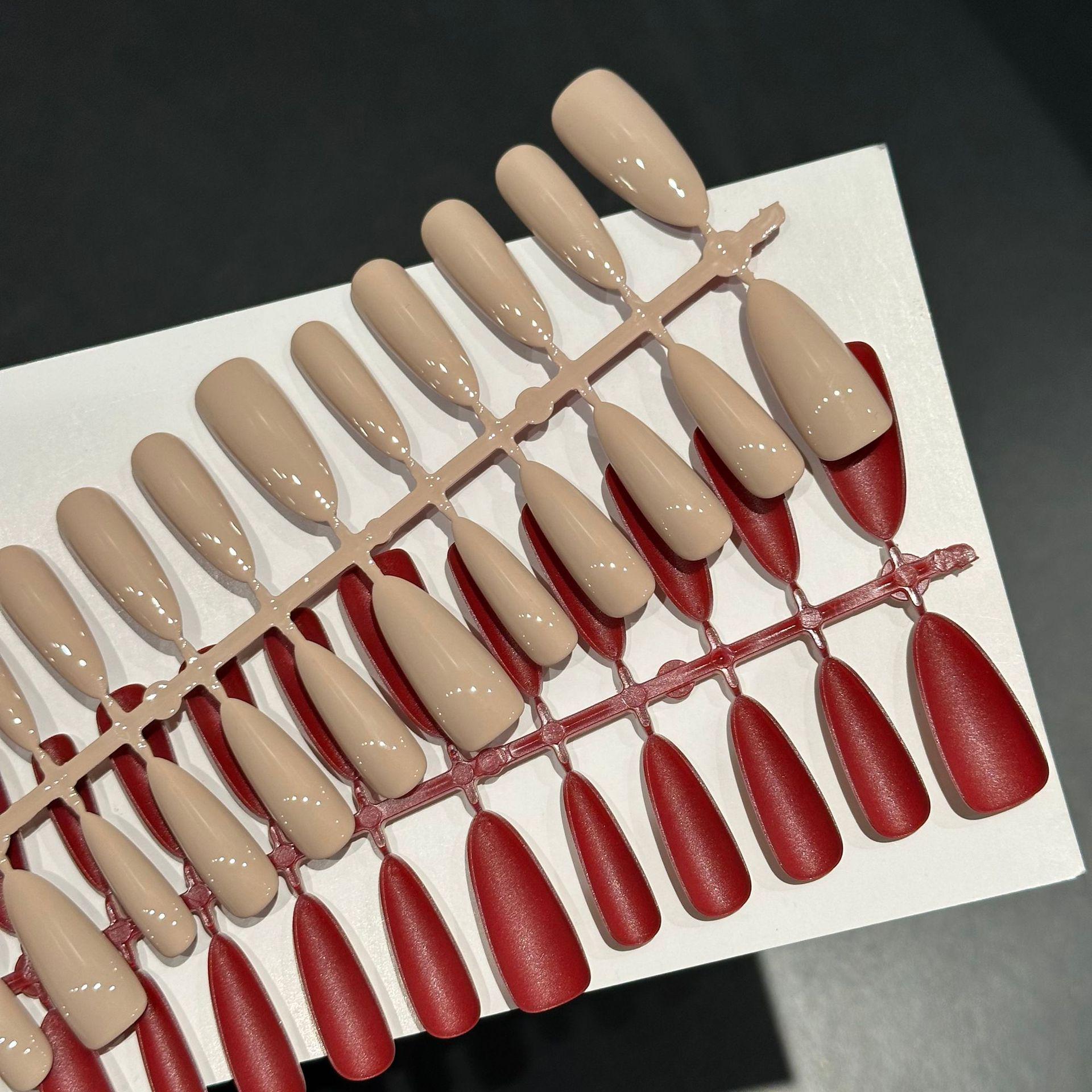 Red High Heel Wearable Nail Tips: 30-Piece Manicure Set, Stylish Greyhound Design