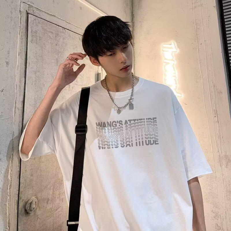Nova camiseta de manga curta para homens no verão, tendência de estilo coreano, top simples de meia manga, camiseta de marca casual solta estilo Hong Kong