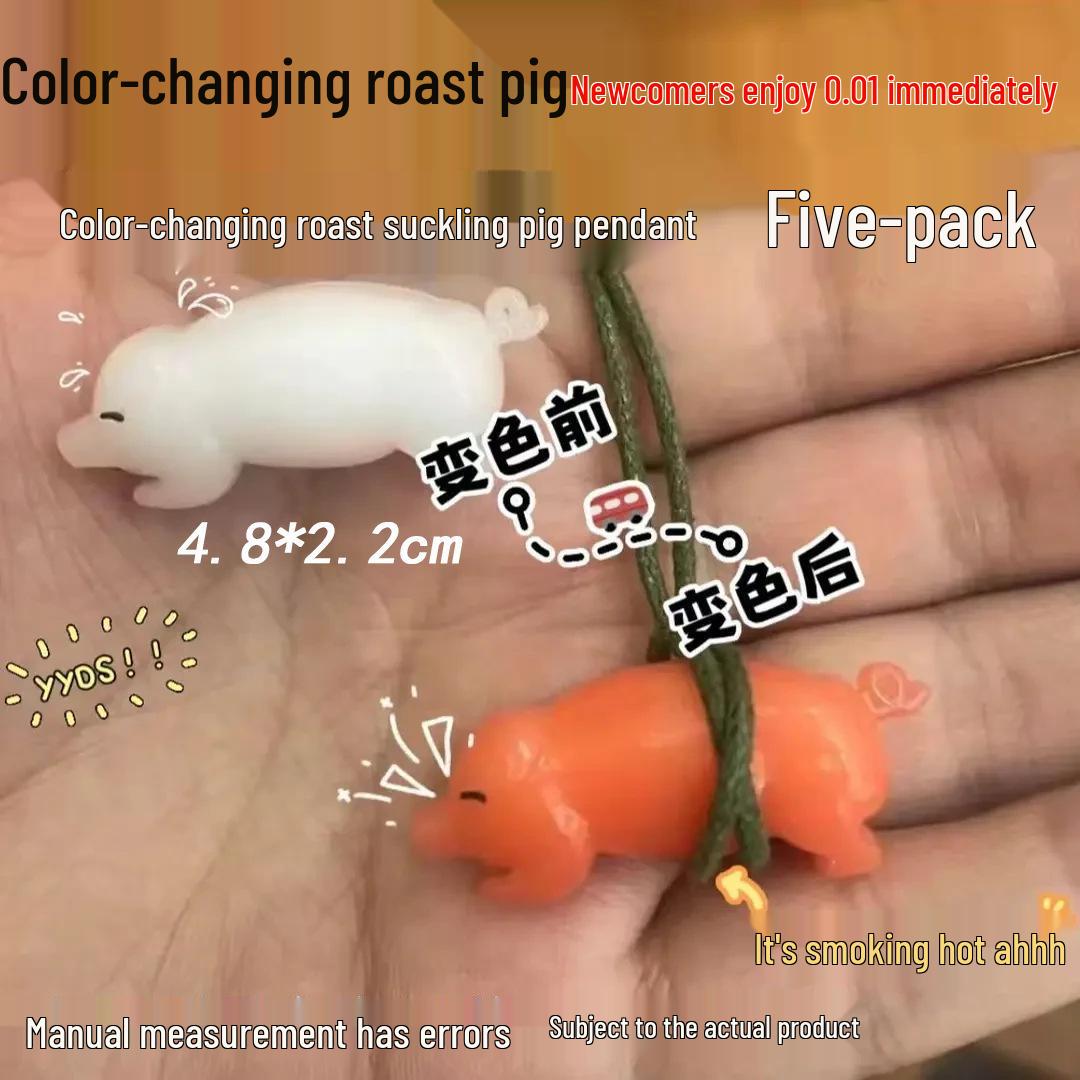 

Набор из пяти предметов: Летняя подвеска «Жареный молочный поросенок», меняющая цвет - становится красной на солнце. 4.8*2.2cm