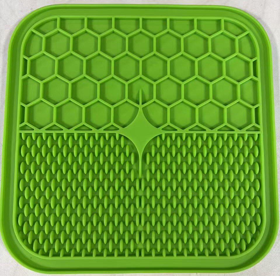 Silicone Slow-Feeder Lick Mat for Cats & Dogs