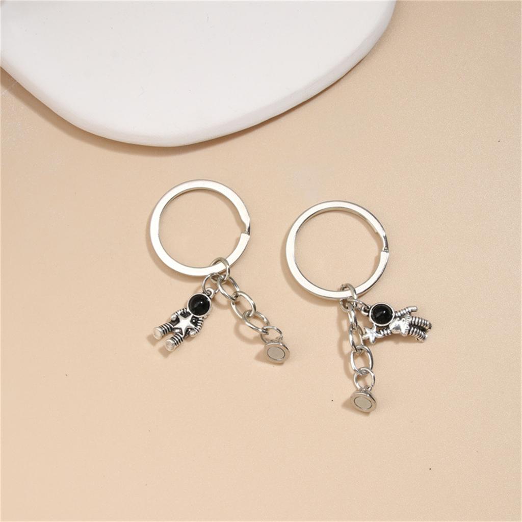 2 Pieces Astronaut Spaceman Keyring Friendship Birthday Gift for Best Friends