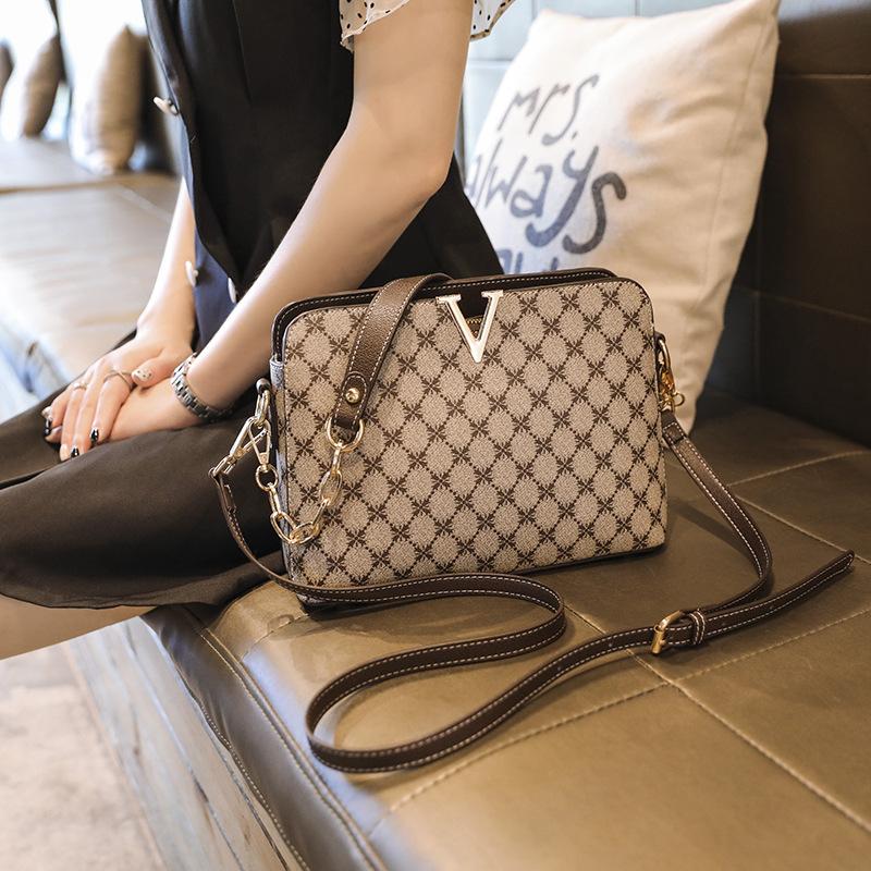 Women's Diagonal Shell Bag Classic Vintage Print Bag Light Luxury Large Capacity Single Shoulder Chain Hand Bag