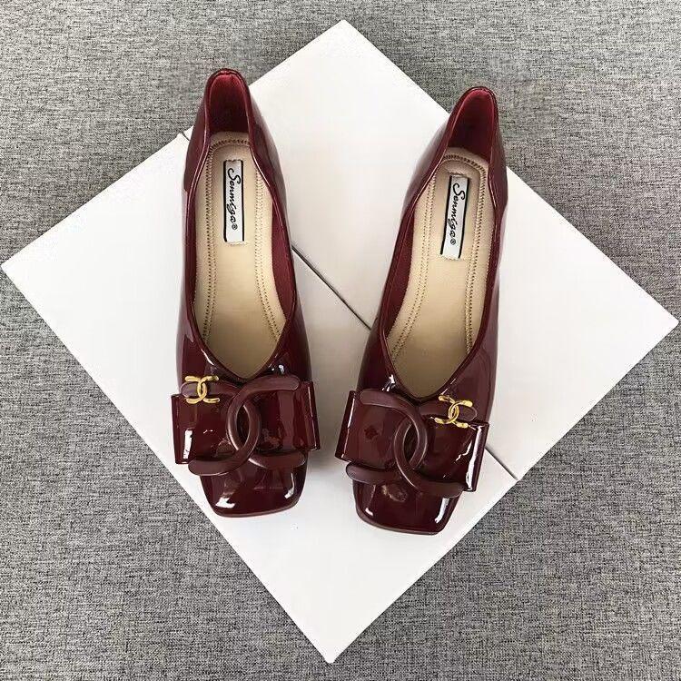 Versatile flat-soled single shoes women's soft leather flat-heeled shallow-mouth work shoes 2025 summer new square head red wedding shoes