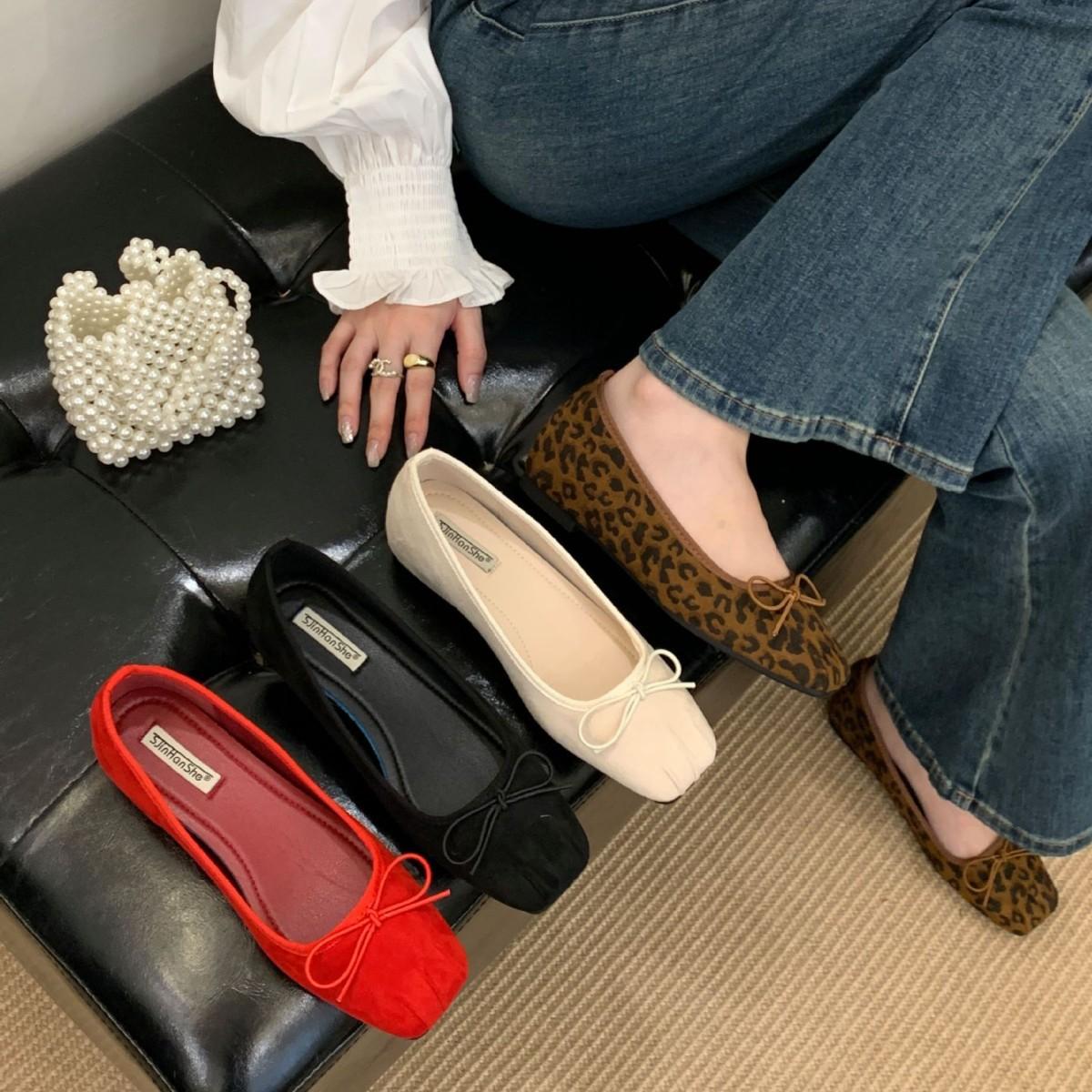 

Korean version of round head soft leather soft bottom flat sole single shoes temperament fashionable small leather shoes one pedal grandma shoes 2025 39 красный