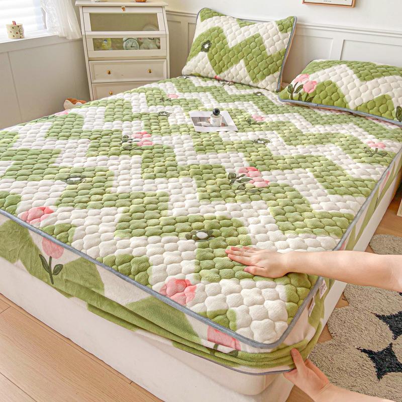 Thickened Milk Fleece Laminated Cotton Bed Hat Three-piece Household Mattress Non-slip Bed Cover Simmons All-package Protection Cover