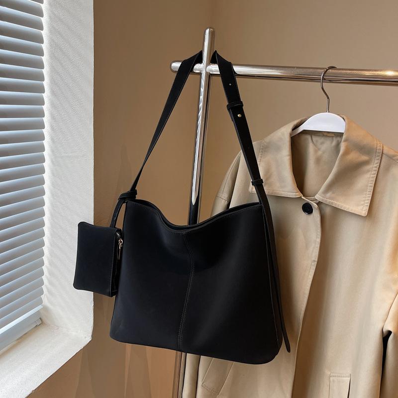 

Ретро сумка большой вместимости женская новая осенне-зимняя сумка-тоут для поездок на работу, универсальная простая на плечо через плечо чёрный