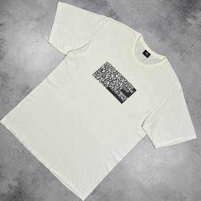 חולצת טי קצרה וינטג Stussy Incorporated עם לוגו גדול שנות ה-2000 מידה XL לבן Y2K יוניסקס