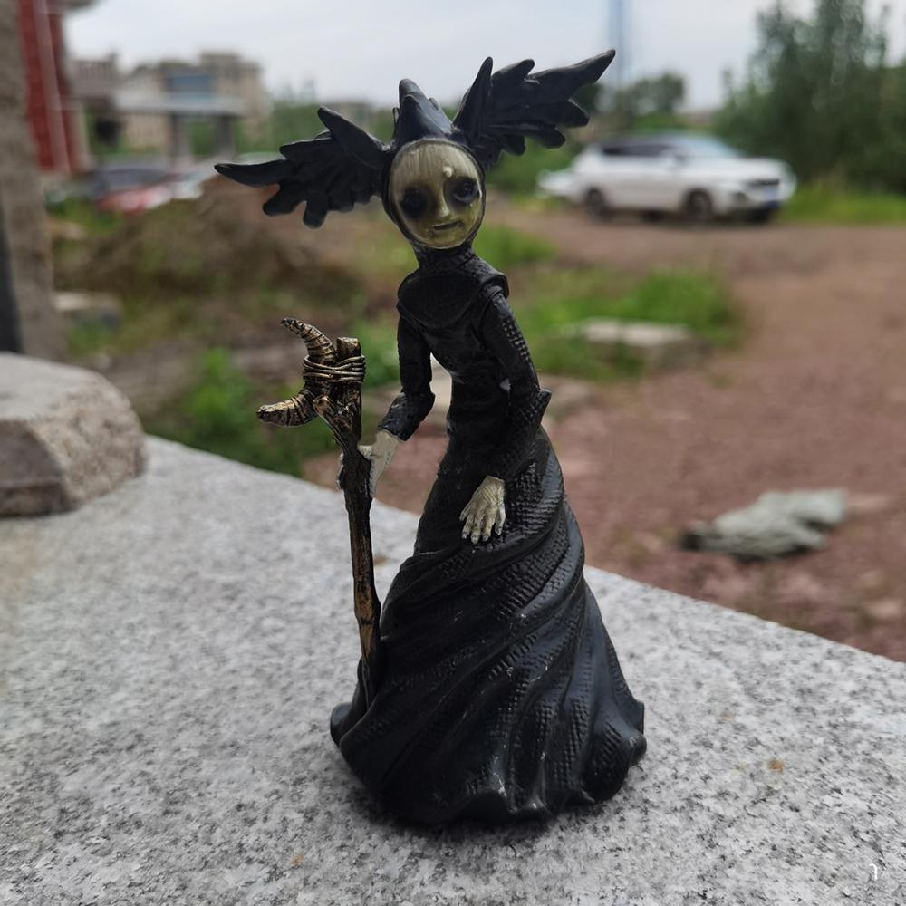 

Halloween Statue Witches Halloween Decoration Horror Props Hot Sale